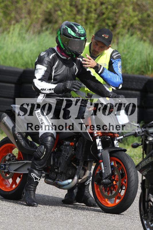 /Archiv-2025/10 23.04.2025 Cornu Master School ADR/rot-rouge/46